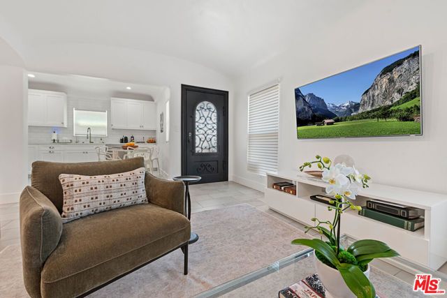 1236 S Mullen Avenue, Los Angeles, CA 90019