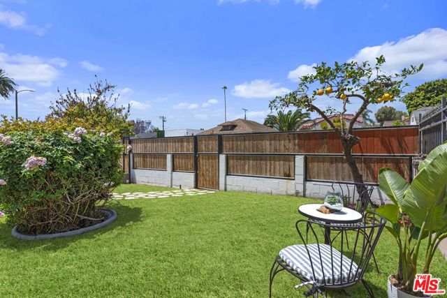 1236 S Mullen Avenue, Los Angeles, CA 90019