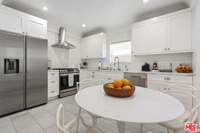 1236 S Mullen Avenue, Los Angeles, CA 90019
