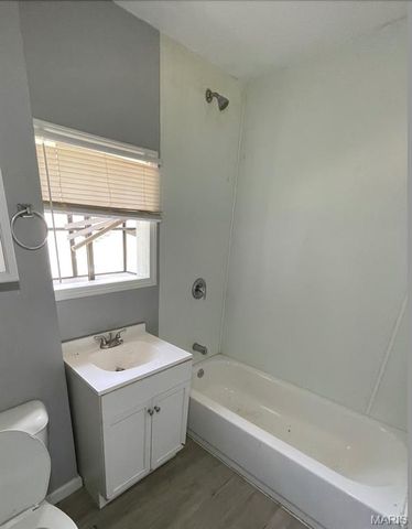 435 Adrian Drive, St Louis, MO 63137