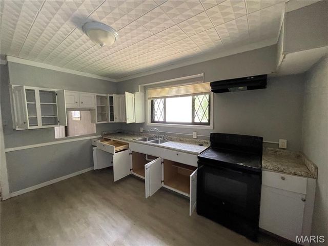 435 Adrian Drive, St Louis, MO 63137