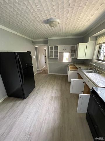 435 Adrian Drive, St Louis, MO 63137