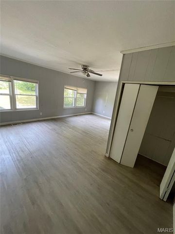 435 Adrian Drive, St Louis, MO 63137