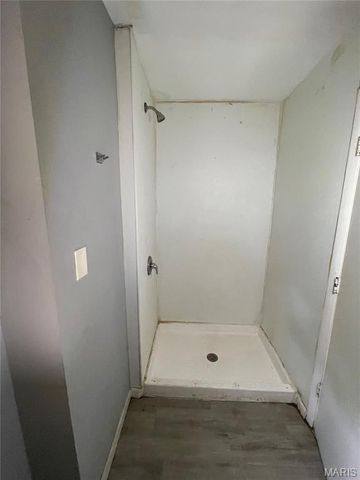 435 Adrian Drive, St Louis, MO 63137