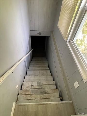 435 Adrian Drive, St Louis, MO 63137