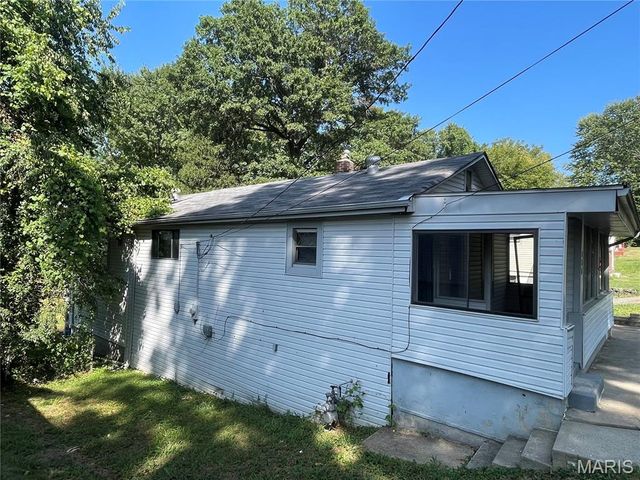 435 Adrian Drive, St Louis, MO 63137