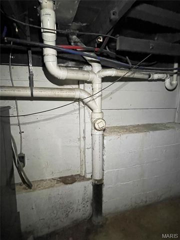 435 Adrian Drive, St Louis, MO 63137