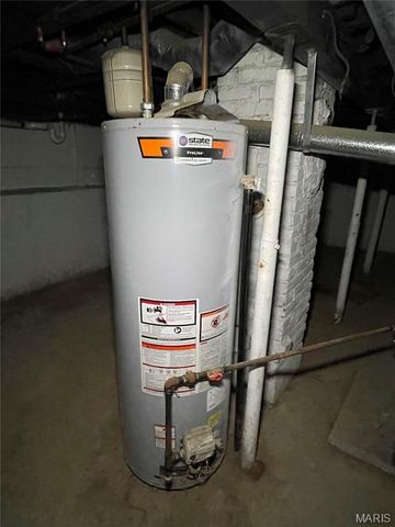 435 Adrian Drive, St Louis, MO 63137