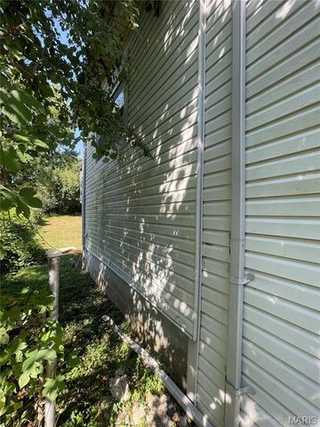 435 Adrian Drive, St Louis, MO 63137