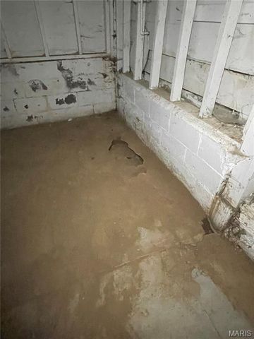 435 Adrian Drive, St Louis, MO 63137