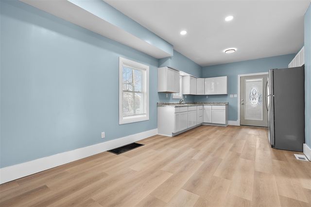 901 Clarence Street, Kalamazoo, MI 49001