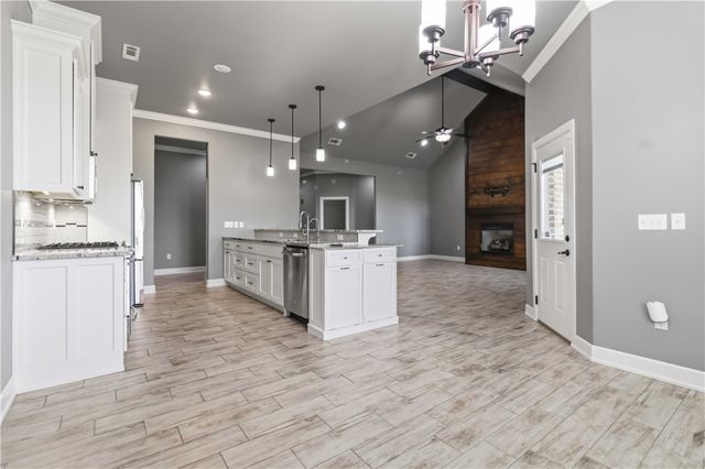 1340 Sweetbriar Circle, Centerton, AR 72719