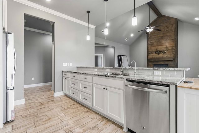 1340 Sweetbriar Circle, Centerton, AR 72719