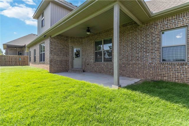 1340 Sweetbriar Circle, Centerton, AR 72719