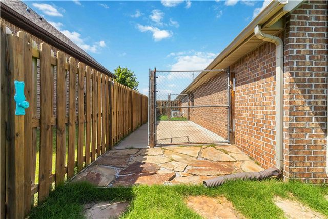 1340 Sweetbriar Circle, Centerton, AR 72719