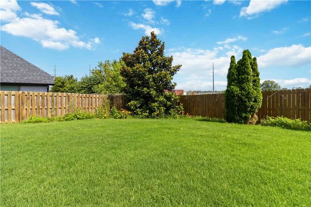 1340 Sweetbriar Circle, Centerton, AR 72719