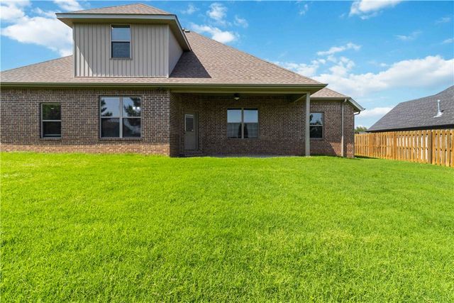 1340 Sweetbriar Circle, Centerton, AR 72719