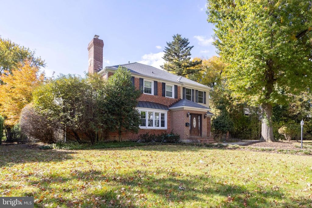 Image 2 of property listing at 3306 LABYRINTH RD, Baltimore, MD 21215