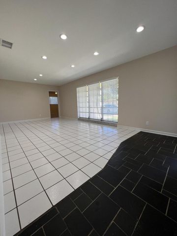 499 W Conference Drive, Boca Raton, FL 33486