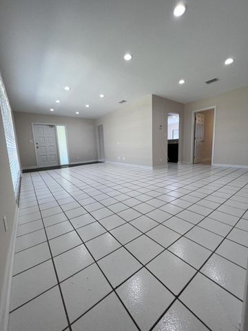 499 W Conference Drive, Boca Raton, FL 33486