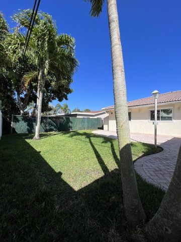 499 W Conference Drive, Boca Raton, FL 33486