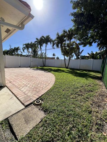 499 W Conference Drive, Boca Raton, FL 33486