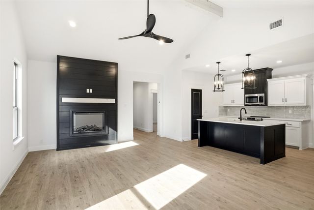 218 Legacy Boulevard, Weatherford, TX 76085