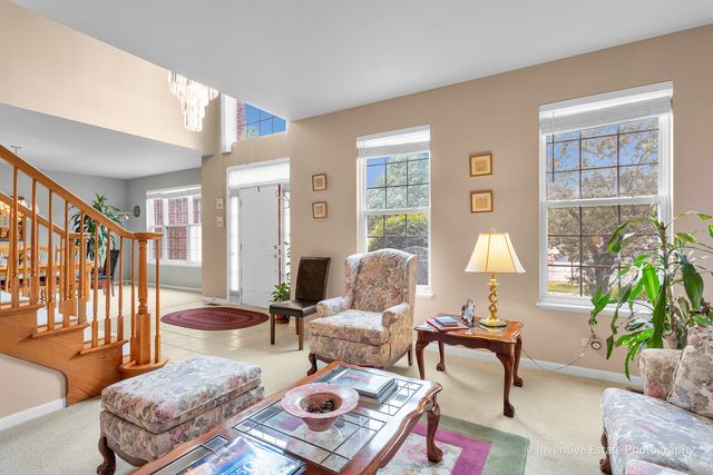 6096 Russell Drive, Hoffman Estates, IL 60192