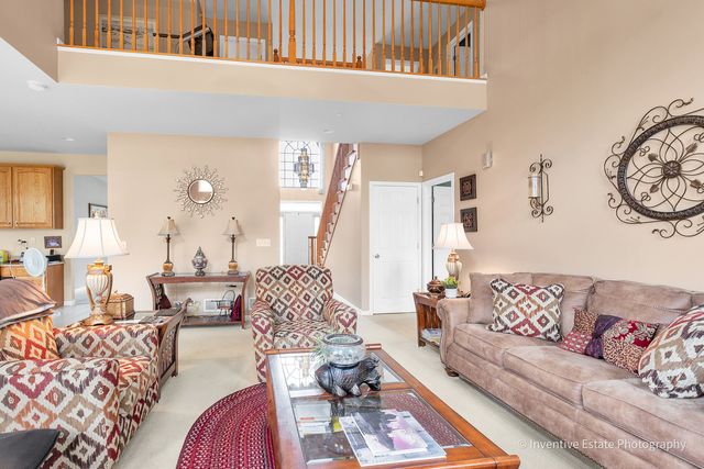 6096 Russell Drive, Hoffman Estates, IL 60192