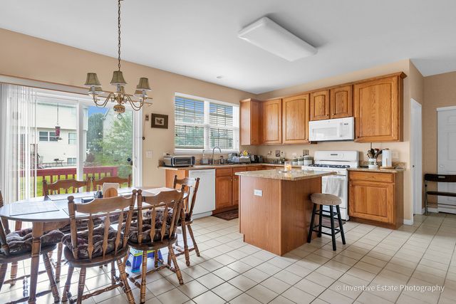 6096 Russell Drive, Hoffman Estates, IL 60192