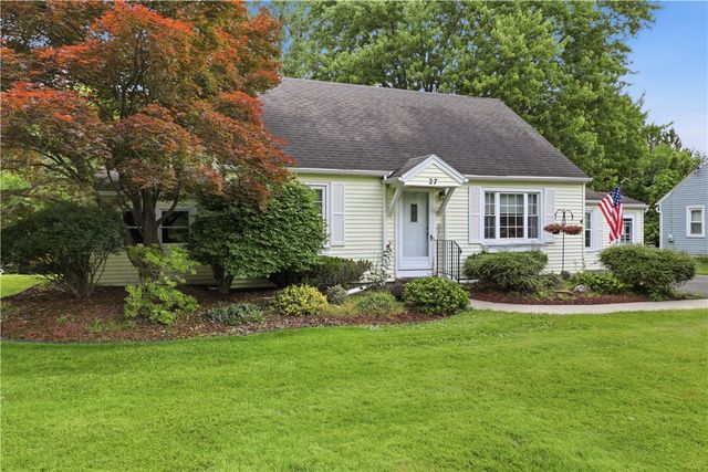 27 Meadow View Dr Lane, Penfield, NY 14526