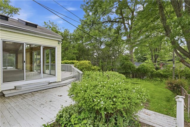 27 Meadow View Dr Lane, Penfield, NY 14526