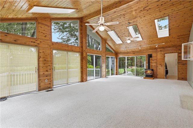 27 Meadow View Dr Lane, Penfield, NY 14526