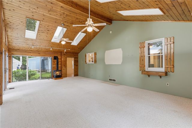 27 Meadow View Dr Lane, Penfield, NY 14526
