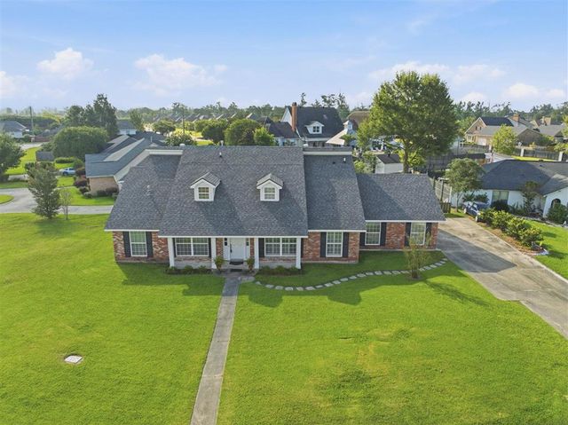 1335 S Chateau Circle, Lake Charles, LA 70605