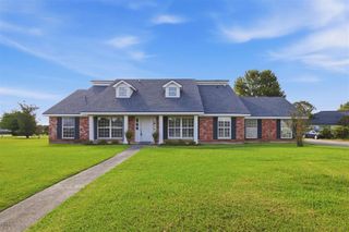 1335 S Chateau Circle, Lake Charles, LA 70605