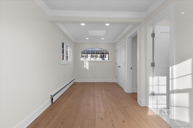 27 Valley Avenue, Locust Valley, NY 11560