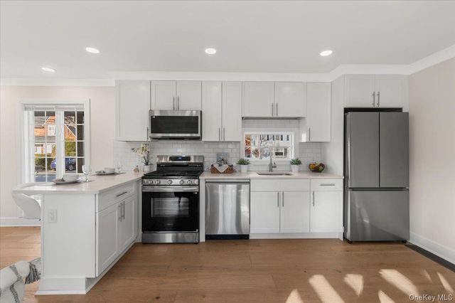 27 Valley Avenue, Locust Valley, NY 11560