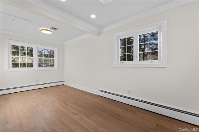 27 Valley Avenue, Locust Valley, NY 11560