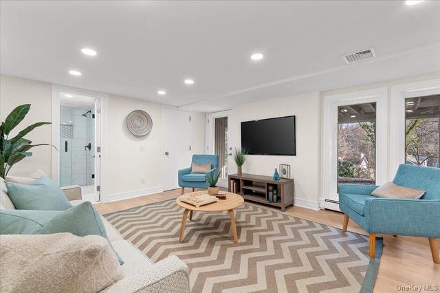 27 Valley Avenue, Locust Valley, NY 11560