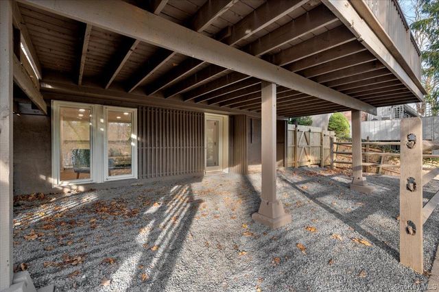 27 Valley Avenue, Locust Valley, NY 11560