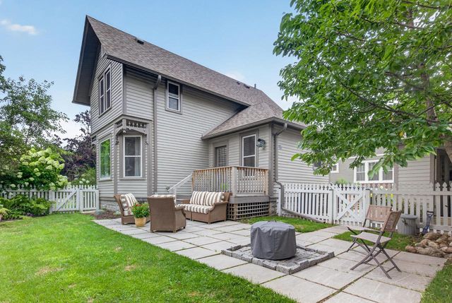 415 N Oakwood AVENUE, Oconomowoc, WI 53066