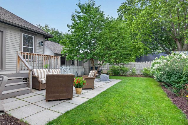 415 N Oakwood AVENUE, Oconomowoc, WI 53066