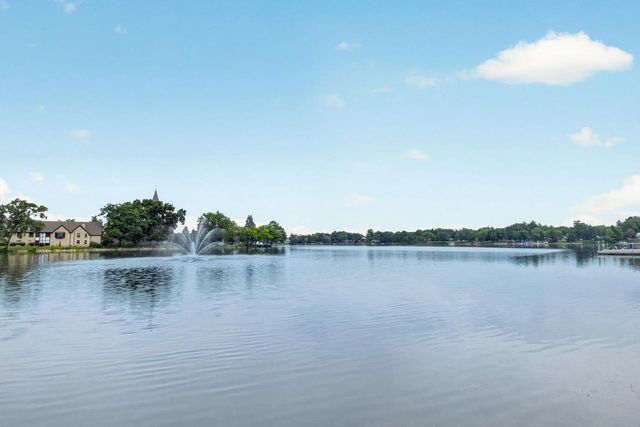 415 N Oakwood AVENUE, Oconomowoc, WI 53066