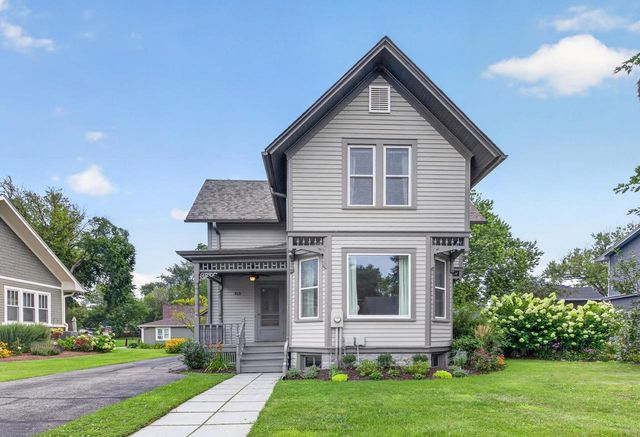 415 N Oakwood AVENUE, Oconomowoc, WI 53066