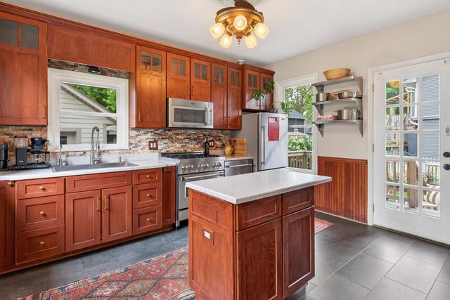 415 N Oakwood AVENUE, Oconomowoc, WI 53066