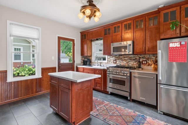 415 N Oakwood AVENUE, Oconomowoc, WI 53066