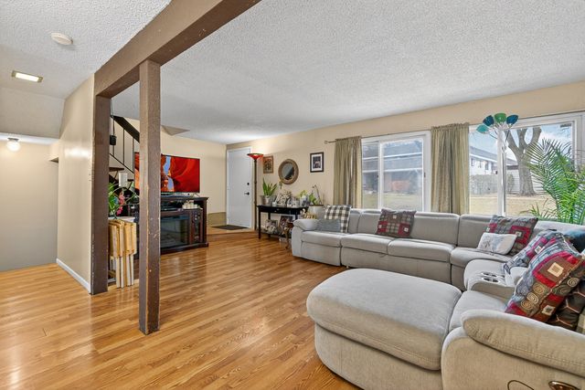 5525 Pebblebeach Drive, Hanover Park, IL 60133