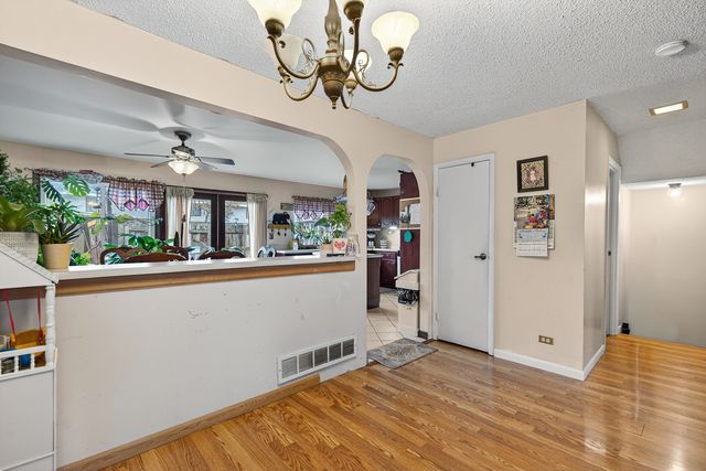 5525 Pebblebeach Drive, Hanover Park, IL 60133