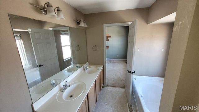 25 Owls Rest Court, Winfield, MO 63389